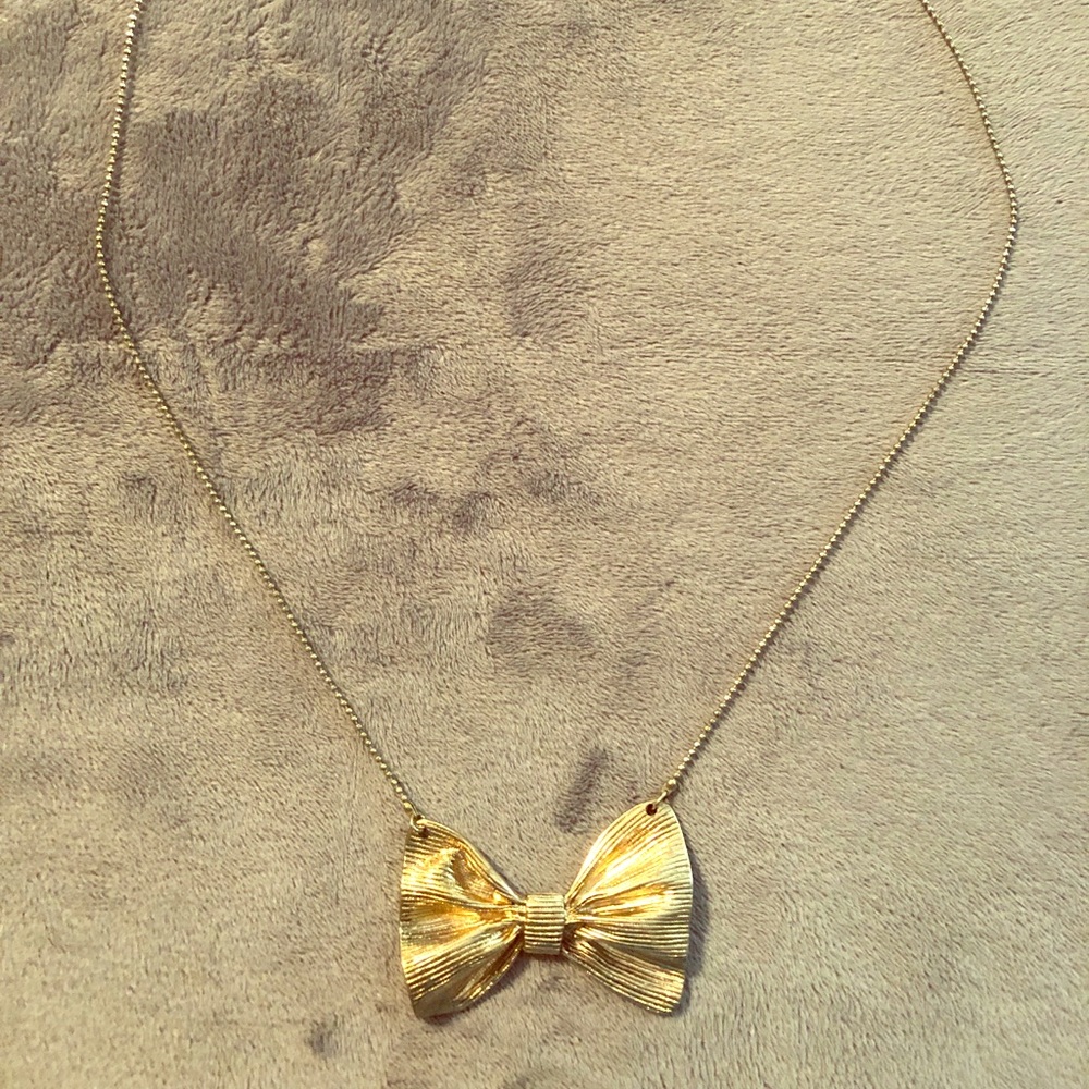 Bow Necklace